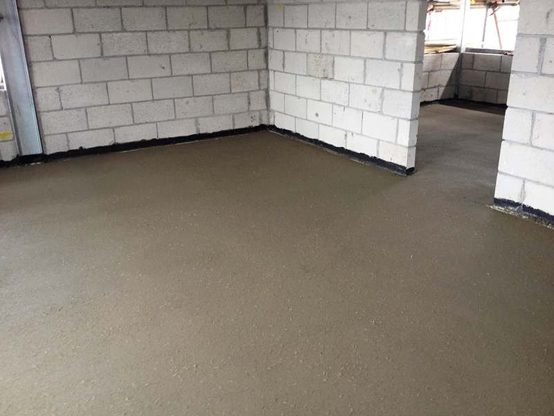 <span style="font-weight: bold;">Полусухая стяжка в новостройке</span>